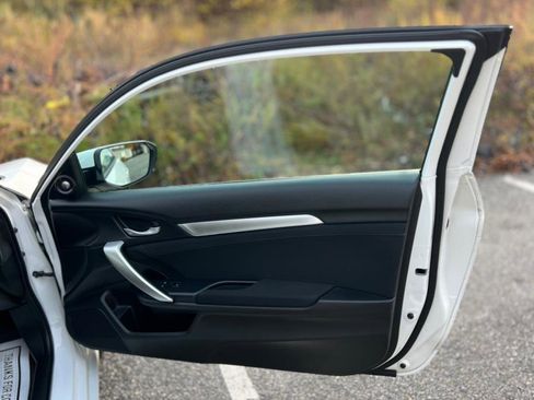 Used 2019 Honda Civic EX image 32