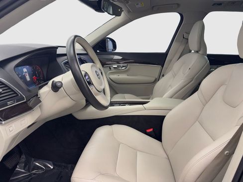 Used 2019 Volvo XC90 T5 Momentum w/ Multimedia Package image 14