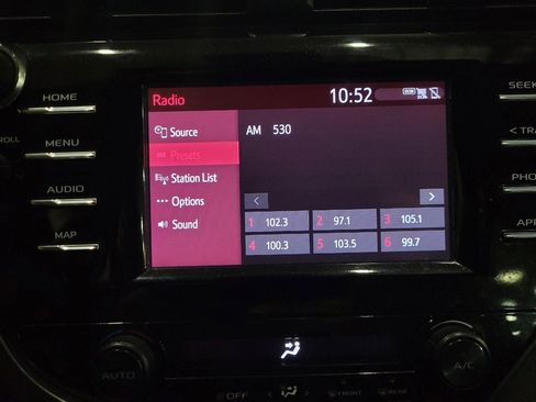 Used 2019 Toyota Camry SE image 25