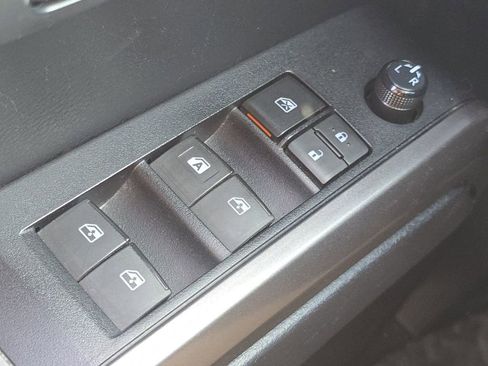 Used 2019 Toyota Tacoma SR5 image 23