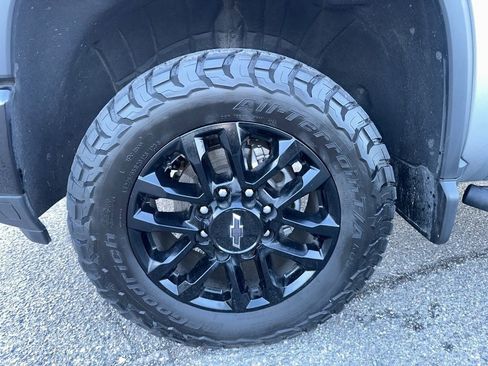 Used 2025 Chevrolet Silverado 2500 LT w/ Trail Boss Package image 9