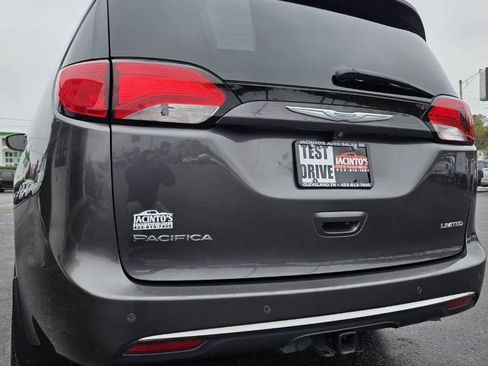 Used 2017 Chrysler Pacifica Limited w/ UConnect Theater Package image 12