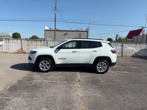 Used 2025 Jeep Compass Latitude AWD/4WD image 8