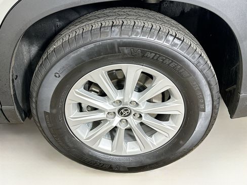 Used 2025 Toyota Grand Highlander AWD image 11