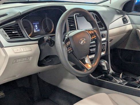 Used 2018 Hyundai Sonata SE FWD image 2