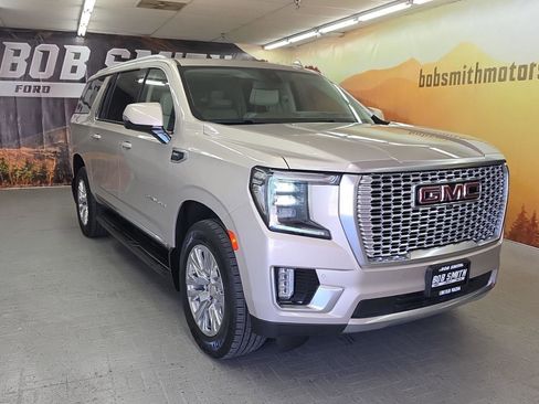 Used 2022 GMC Yukon XL Denali AWD/4WD image 1