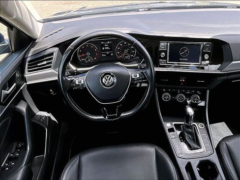 Used 2019 Volkswagen Jetta SE FWD image 17