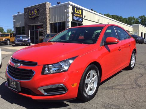 Used 2016 Chevrolet Cruze LT w/ Technology Package FWD image 1