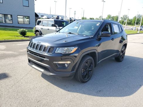Used 2018 Jeep Compass Latitude AWD/4WD image 2