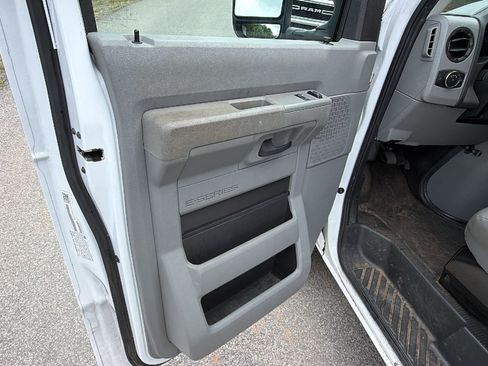 Used 2022 Ford E-350 and Econoline 350 Super Duty RWD image 14
