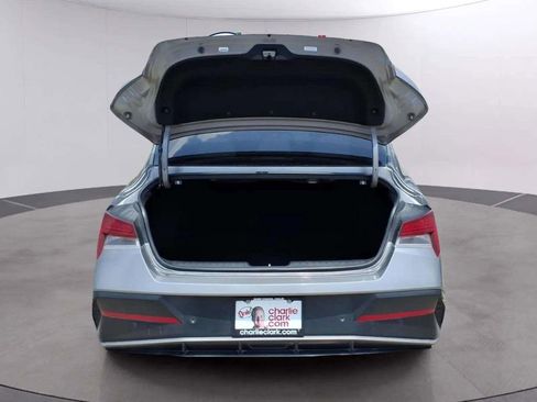 Used 2024 Hyundai Elantra Limited FWD image 9