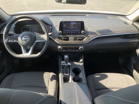 Used 2025 Nissan Altima 2.5 SV FWD image 38