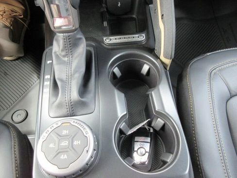 New 2025 Ford Bronco Badlands image 27