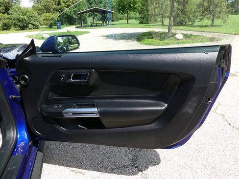 Used 2015 Ford Mustang Coupe RWD image 27