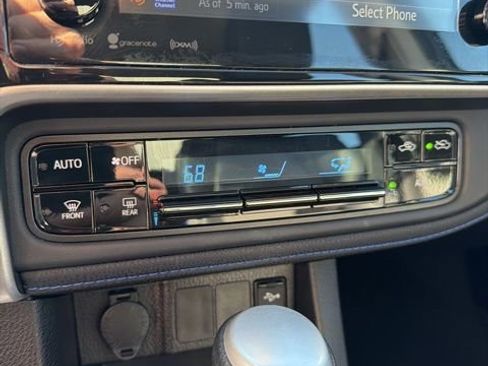 Used 2018 Toyota Corolla SE w/ SE Premium Package image 27