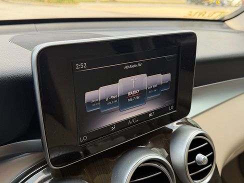 Used 2019 Mercedes-Benz GLC 300 image 16