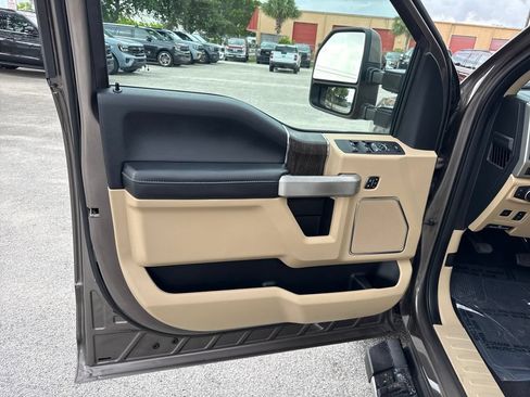 Used 2020 Ford F250 Lariat w/ Lariat Ultimate Package AWD/4WD image 14