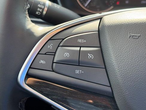Used 2025 Cadillac XT5 Premium Luxury FWD image 17