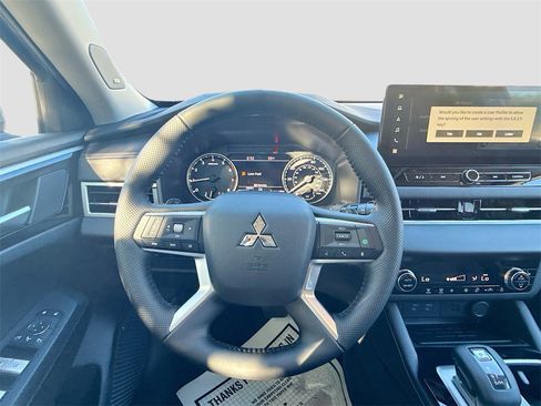 New 2026 Mitsubishi Outlander SE image 11