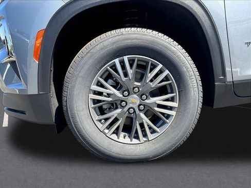 New 2026 Chevrolet Traverse LT w/ Driver Confidence Package FWD image 15