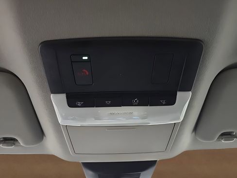 Used 2025 Nissan Sentra SV image 29