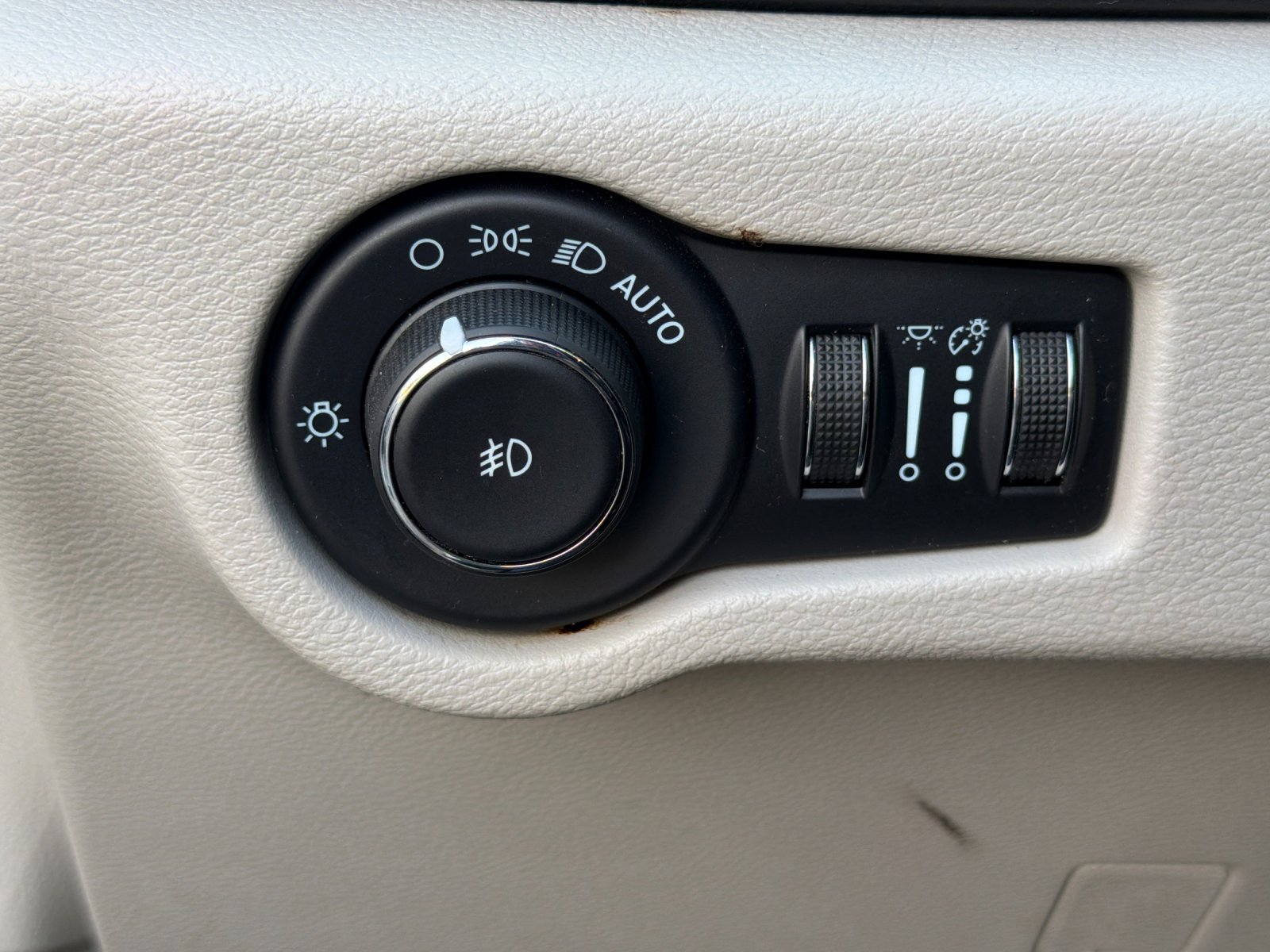 Used 2021 Chrysler Pacifica Touring FWD image 35