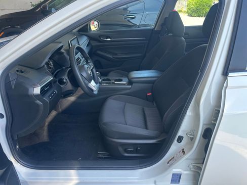 Used 2025 Nissan Altima 2.5 SV FWD image 28