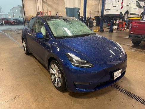 Used 2023 Tesla Model Y Long Range AWD/4WD image 3