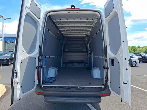 Used 2024 Mercedes-Benz Sprinter 2500 image 39