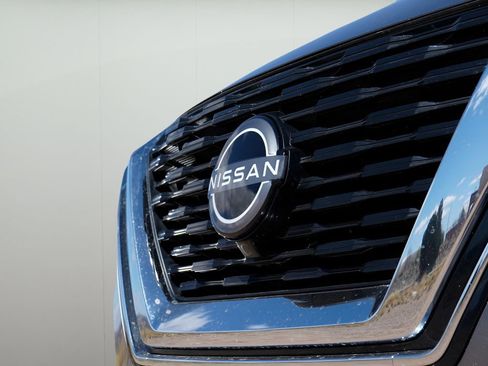 Used 2023 Nissan Rogue SV image 8