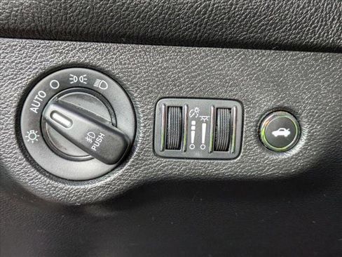 Used 2022 Dodge Challenger SXT w/ Blacktop Package image 7