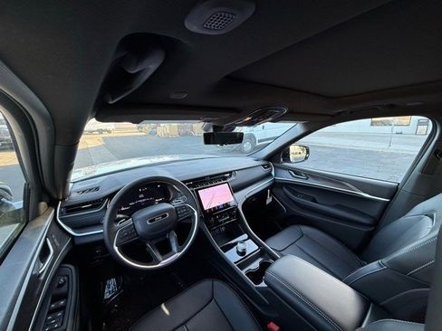 New 2025 Jeep Grand Cherokee L Limited w/ Luxury Tech Group II image 19