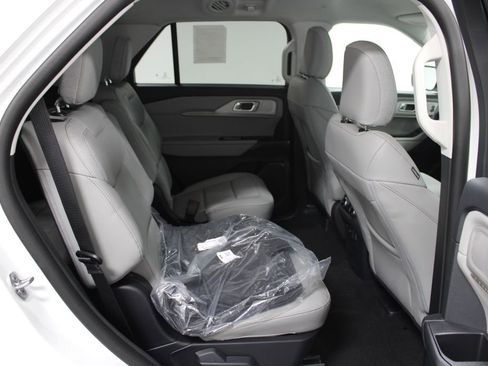 New 2026 Ford Explorer Active RWD image 32