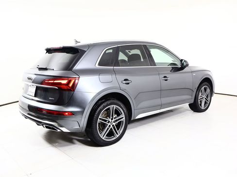 Used 2024 Audi Q5 e Premium w/ Convenience Package image 16