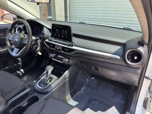 Used 2019 Kia Forte LXS FWD image 13
