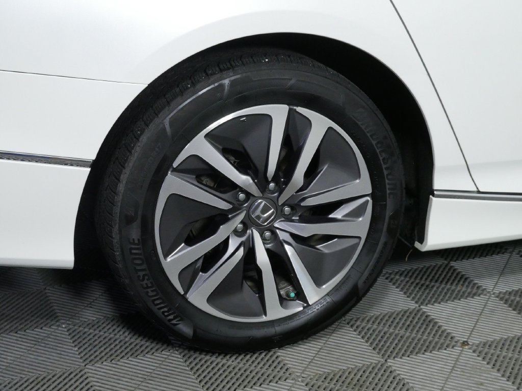 Used 2018 Honda Accord Touring image 11