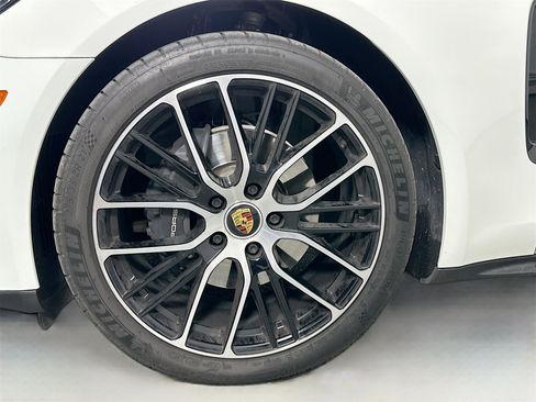 Certified 2022 Porsche Panamera image 11