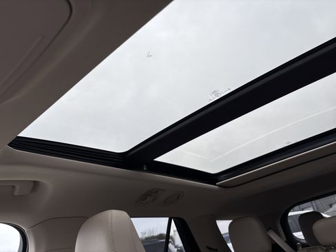 Used 2023 Ford Explorer XLT w/ Equipment Group 202A image 33