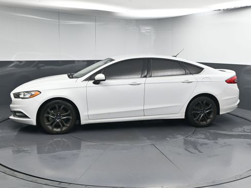 Used 2018 Ford Fusion SE w/ Equipment Group 201A image 5