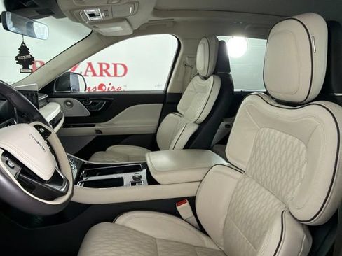 Used 2024 Lincoln Aviator Black Label AWD/4WD image 11