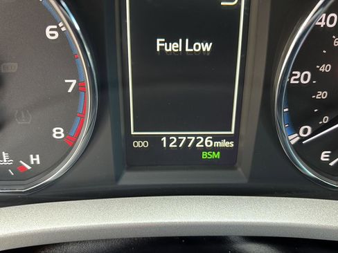 Used 2018 Toyota RAV4 Limited image 22