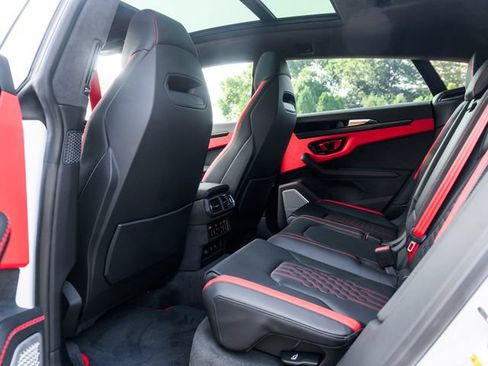 Used 2025 Lamborghini Urus SE AWD/4WD image 46