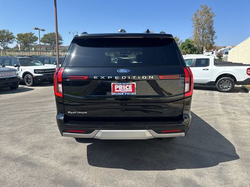 Used 2025 Ford Expedition Platinum AWD/4WD image 3