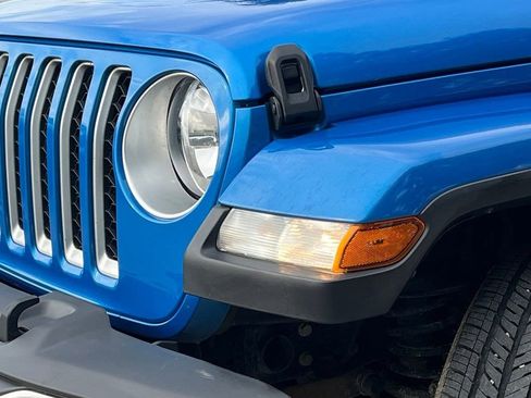Used 2020 Jeep Gladiator Overland AWD/4WD image 9