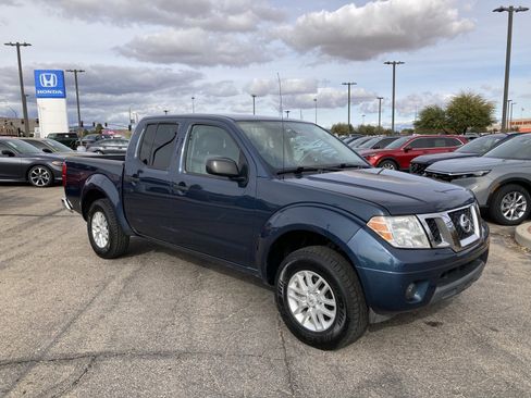 Used 2019 Nissan Frontier SV image 3