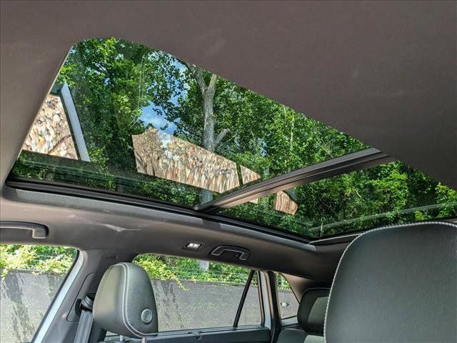Certified 2025 Volkswagen Atlas Cross Sport SE w/ Panoramic Sunroof Package AWD/4WD image 29