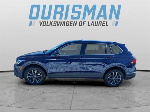 Used 2023 Volkswagen Tiguan SE w/ Panoramic Sunroof Package image 4