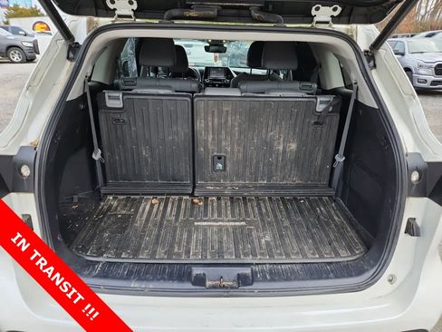 Used 2021 Toyota Highlander XLE image 25