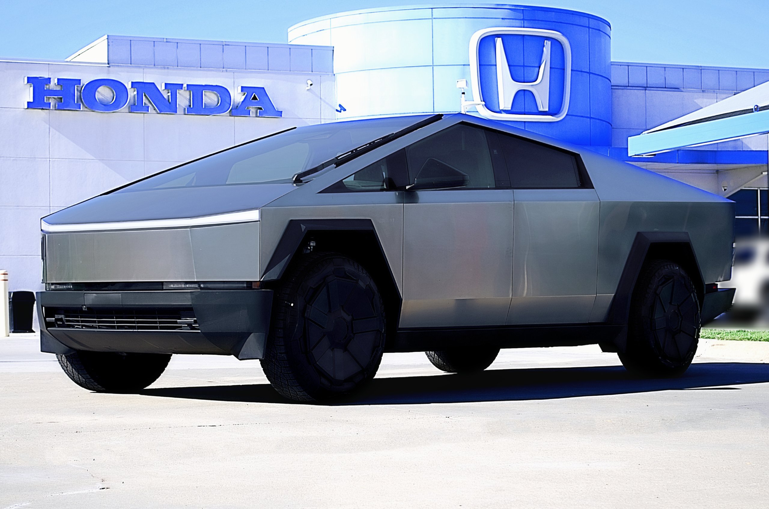 Used 2024 Tesla Cybertruck Cyberbeast AWD/4WD image 1