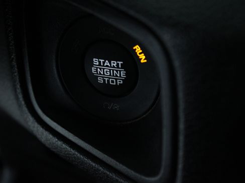 Used 2025 Jeep Gladiator Sport AWD/4WD image 17